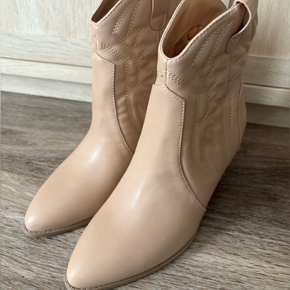 Never worn Qupid Nude Ankle Booties